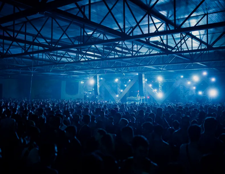 Concert lighting rig on trusses